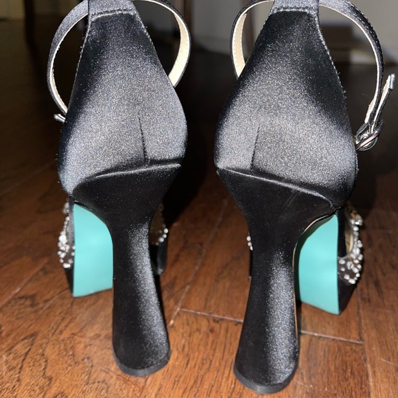 Betsey Johnson Cher Satin Rhinestone Bow Platform Pumps - Picture 4 of 6
